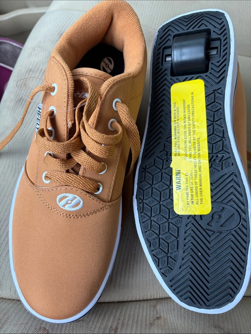 Heelys Tan Canvas Lace-Up Sneakers size 8